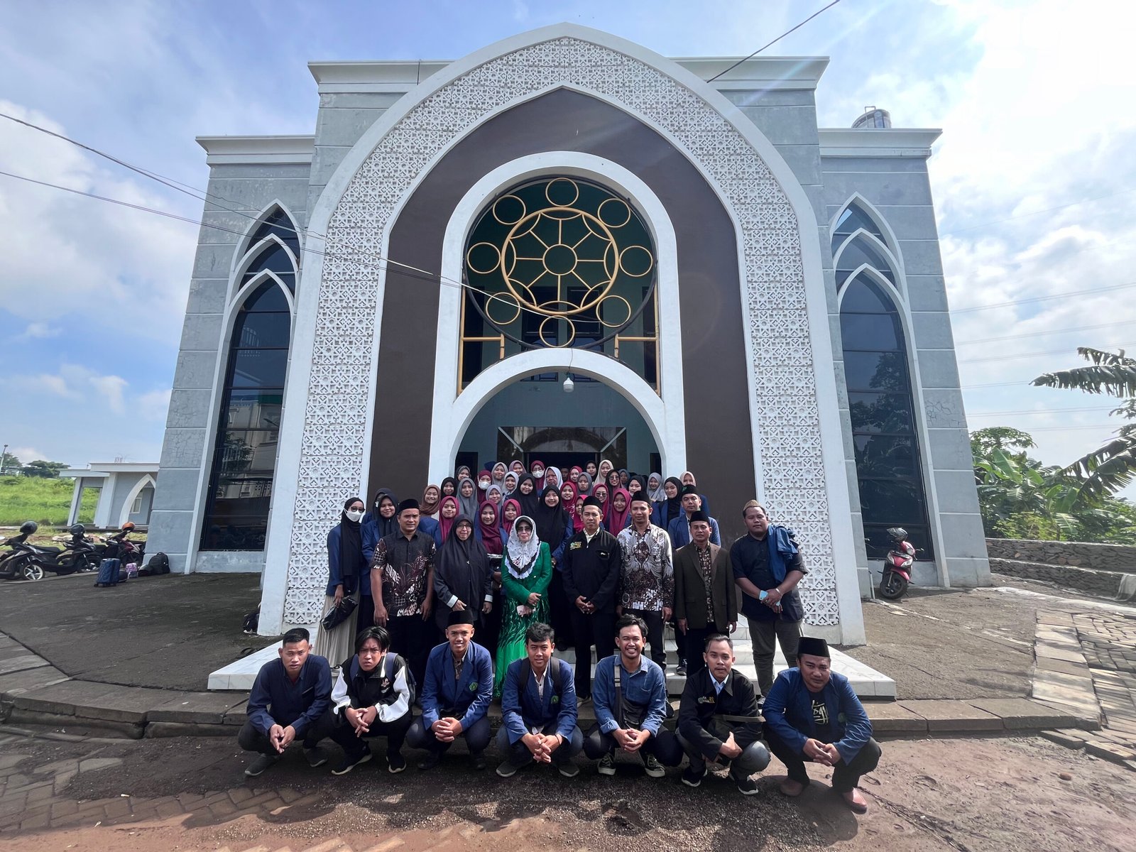 Foto Bersama Pemberangkatan Mahasiswa KKN