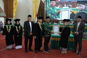 Penyerahan SK Pembukaan Program Pascasarjana Program Studi PAI