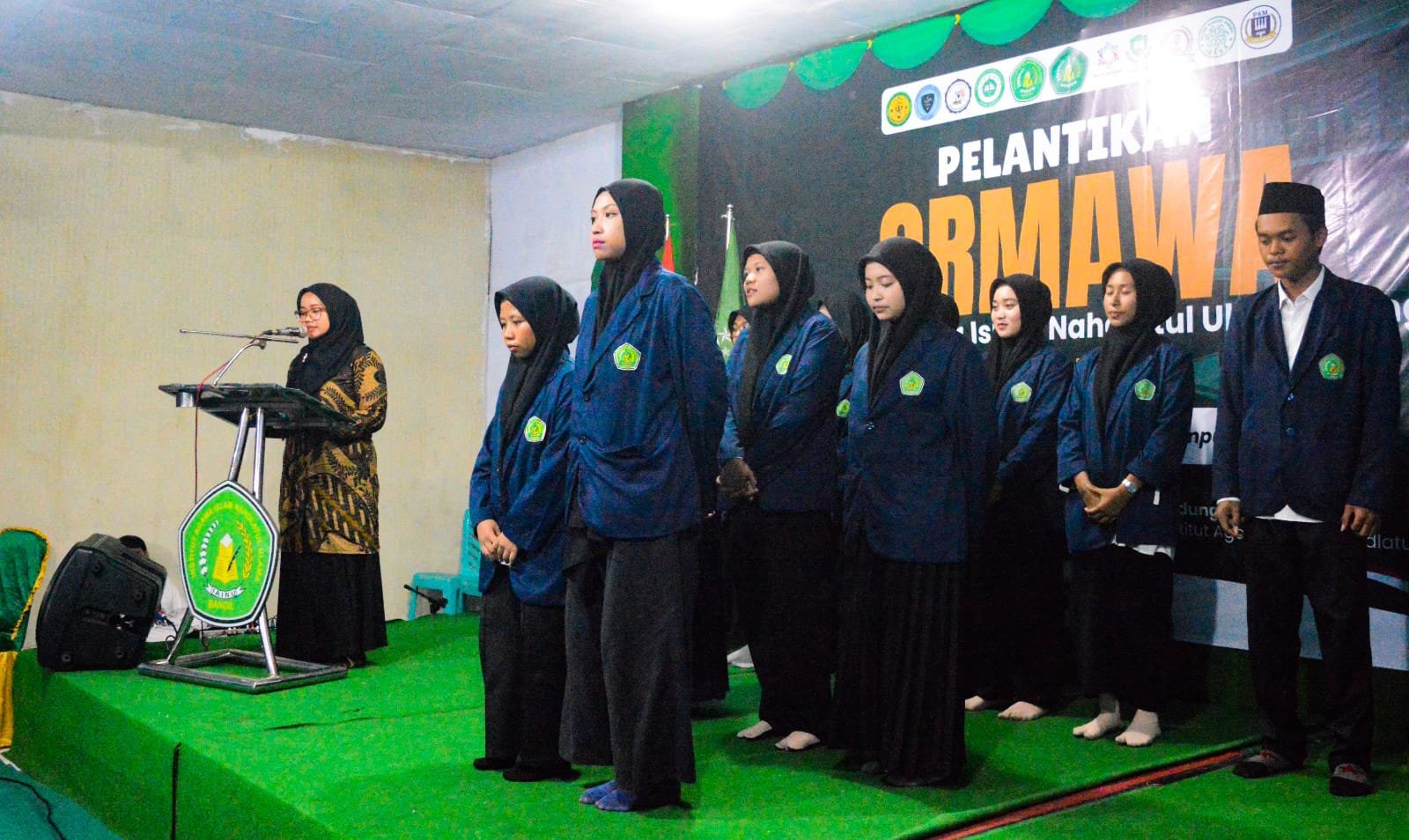 Pembacaan sumpah jabatan oleh pengurus HMP PGMI