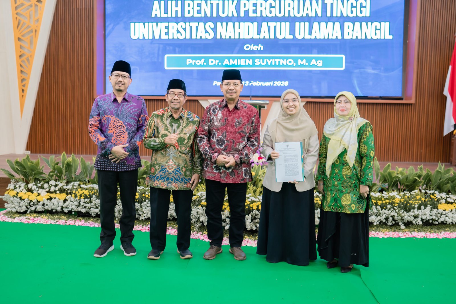 Penyerahan SK Alih Bentuk oleh Dirjen Pendis Kemenag RI