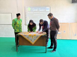Penandatanganan berita acara serah terima Program TJSL dari Bank BTN Cabang Pasuruan kepada UNUBA